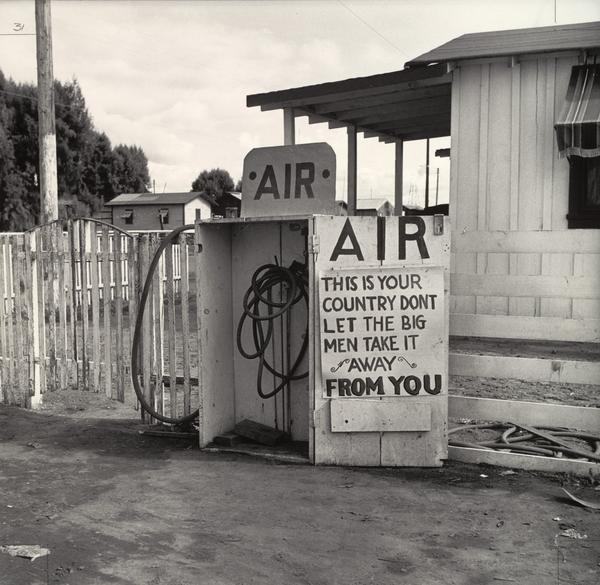 Dorothea Lange.  Kern County, California.  1938.  Gelatin silver print, 12 7/16 x 12 1/2″ (31.6 x 31.7 cm).  The Museum of Modern Art, New York.  Purchase