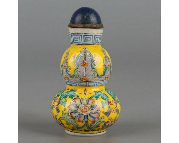 Fine and very rare Famille Rose enameled double-gourd-shape glass snuff bottle, Qianlong, Chinese Imperial Palace Workshops, 4-character mark (1736-1780).  Similar to example auctioned by Christie’s NY in 2006 for $329,600.  Est.  £50,000-£75,000