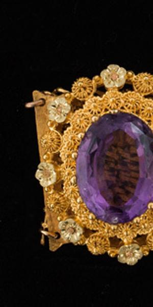 Artist Unknown, France, Bracelet, 1820–30, amethysts and gold; Petit Palais, Musée des Beaux-Arts de la Ville de Paris, ODUT 01955; © Petit Palais / Roger-Viollet.  See Bijoux Parisiens: French Jewelry from the Petit Palais, Paris at Joslyn Art Museum, June 4–September 10, 2017