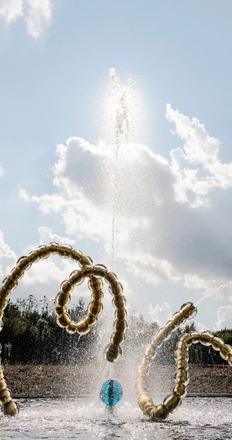 Jean-Michel Othoniel, Les Belles Danses (The Beautiful Dances), Versailles, 2015.  L’Entrée d'Apollon (The Entrance of Apollo), detail.  Fountain sculptures for the Water Theatre Grove.  © Philippe Chancel.