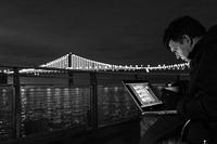 Leo Villareal sequencing The Bay Lights, 2013 © Lucas Saugen Photography 