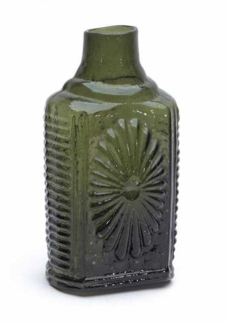 This Sunburst Snuff Jar, made circa 1815-1830 by the Keene Marlboro Street Glassworks in New Hampshire, sold for $57,330 in an online-only auction.