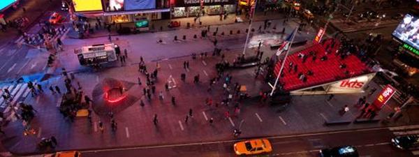 (2013 Valentine Heart by Situ Studio in Father Duffy Square, photo by Ka-Man Tse)