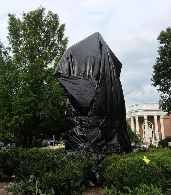 The Robert Edward Lee sculpture in Charlottesville, Virginia, covered in tarp in 2017.