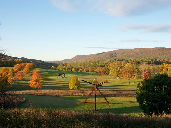 Mark di Suvero, Mon Père, Mon Père, 1973-75, Mark di Suvero, Mother Peace, 1969-70 (installation view) Credit: Jerry L.  Thompson Courtesy Storm King Art Center Archives