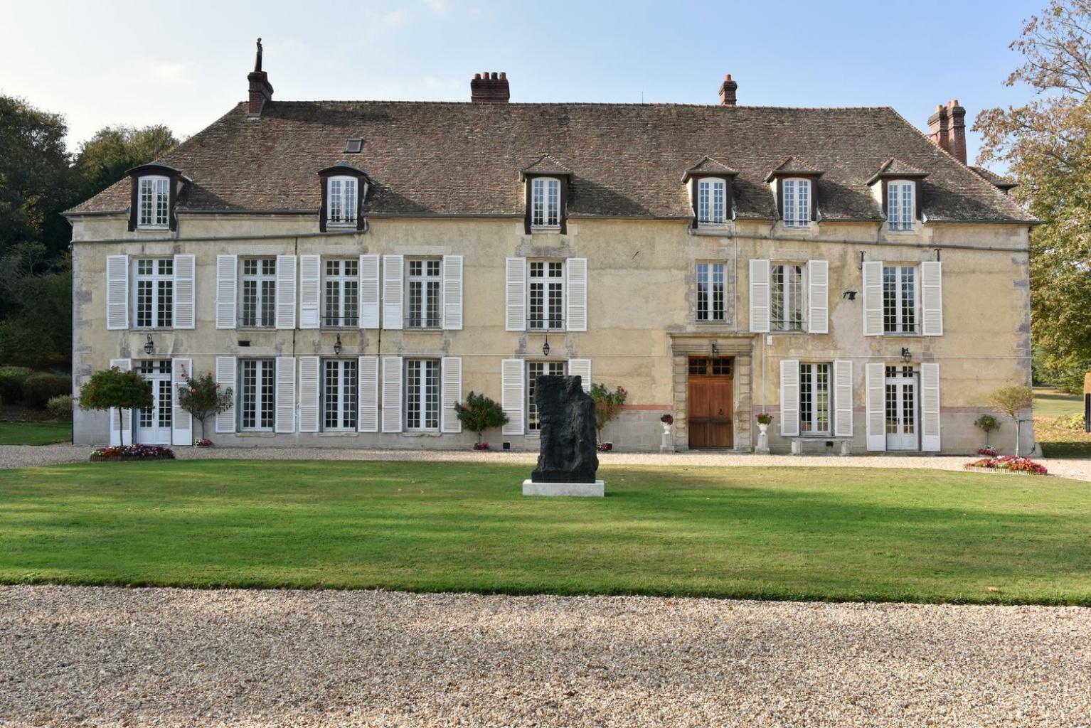 Sean Scully Works To Fill Picasso S 18th Century Chateau De Boisgeloup Artwire Press Release From Artfixdaily Com