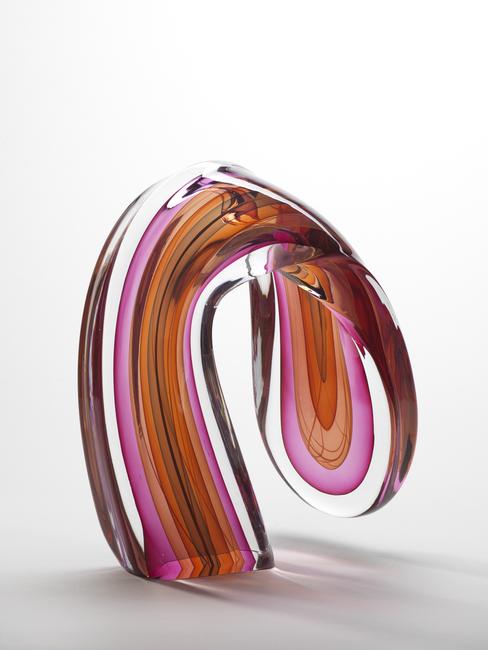 Pink Loop, 1983, Harvey K.  Littleton (1922–2013), United States, blown and cased glass, Cincinnati Art Museum, The Nancy and David Wolf Collection, 2009.98, © Harvey Littleton