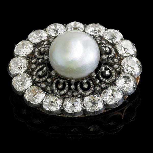 Lot 2557, Largest Known Near-Round Natural White Saltwater Pearl, Estimate $100,000+