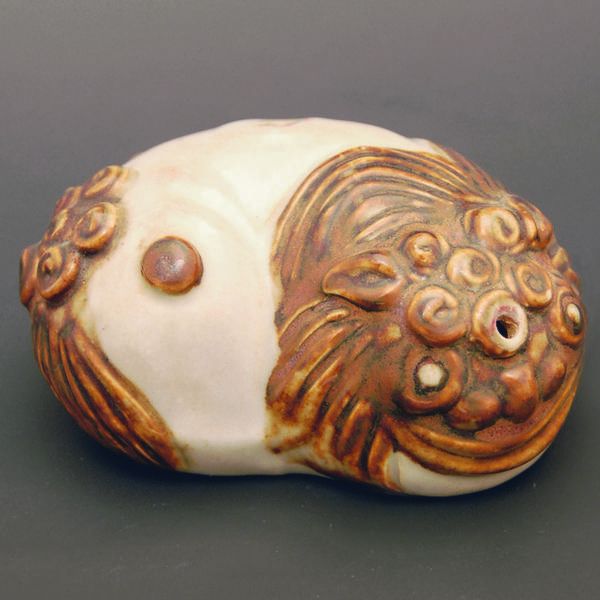 Abstract lion-form Korean water dropper.  3” X 3”.  Gianguan Auctions.  Lot 283