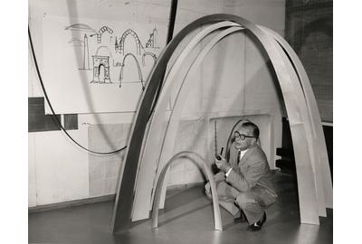 Eero Saarinen with models of the Gateway