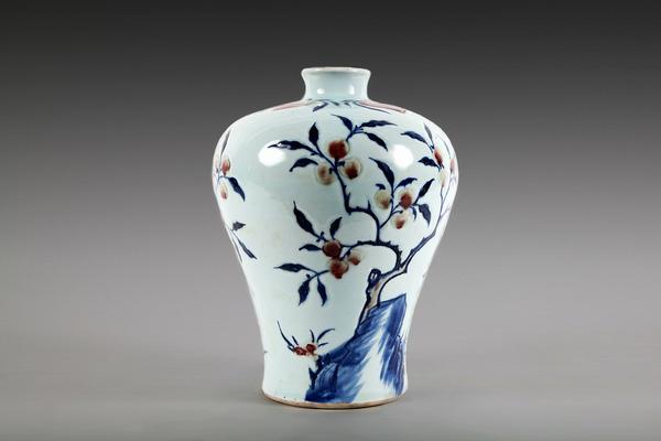 18th century Chinese Porcelain Underglaze Blue-and-Copper Red Decorated Meiping Vase