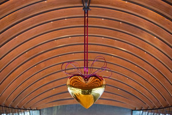 Jeff Koons, Hanging Heart (Gold/Magenta)