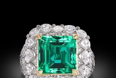 This incredible, untreated 5.66 carat Colombian emerald displays the perfect color and exceptional clarity.  The stone is certified to be untreated, meaning its beauty is entirely natural.  