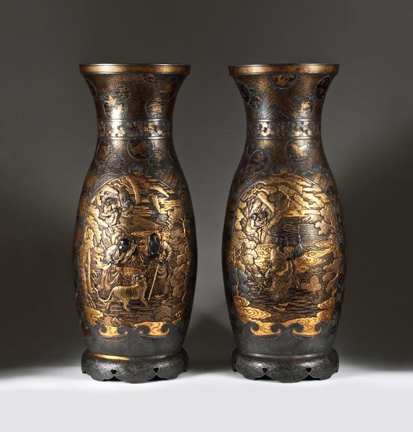 A Pair of Exceptional Japanese Komai Vases from the Meiji Period 