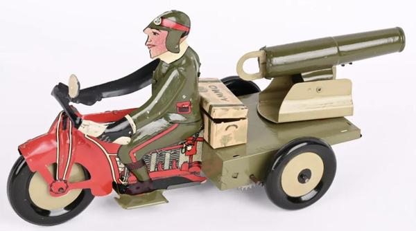 The top lot of the sale was a Marx prototype Speedboy 4 motorcycle with a soldier driver, ‘AMMO’ box, and spring-loaded cannon for shooting projectiles.  Sold for $16,800 against an estimate of $6,000-$9,000