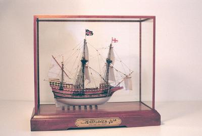 MAYFLOWER II Miniature on cradle base