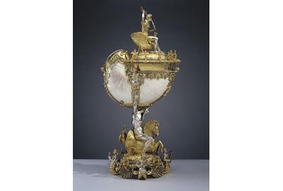  The Royal Collection Trust SILVER, BELLS AND NAUTILUS SHELLS: ROYAL CABINETS OF CURIOSITY AND ANTIQUARIAN COLLECTING – An English Wunderkammer Nautilus cup, Nikolaus Schmidt, c.1600