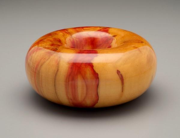 Ed Moulthrop (American, 1916–2003), "Donut," 1988.  Ash leaf maple, 3 1/4 (high) x 7 (diameter) inches.  Georgia Museum of Art, University of Georgia; Gift of Jane and Arthur Mason.  GMOA 2014.123 