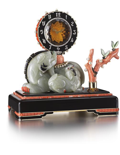 Imperial Guardian Lion Mystery Clock, 1929; Produced by Maurice Couet (French, 1885-1963) for Cartier (Paris, France); Carved nephrite, enamel, gold, cabochon emeralds, cabochon rubies, carved citrine, rose-cut diamonds, carved coral, pearls, platinum; 17 × 9.3 × 16.2 cm (6 11/16 × 3 11/16 × 6 3/8 in.); Photo: Doug Rosa