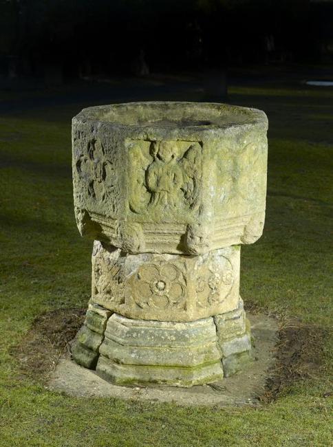 Of historical interest are two pieces removed from a garden in Frognal, North West London, which was formerly the property of J.Y.McPeake, who was one of the newspaper magnate William Randolph Hearst’s agents in England.