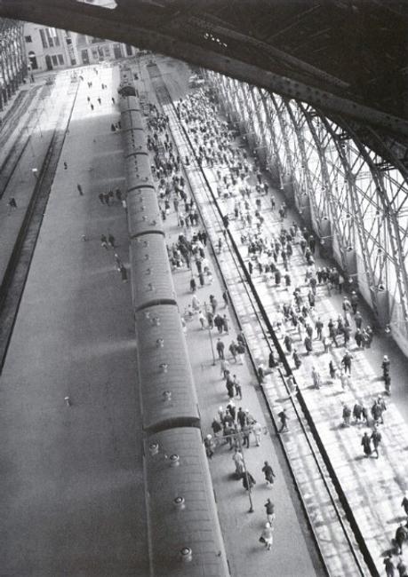 Arkady Shaikhet, Kievsky Station,1936, Image courtesy Arkady Shaikhet 