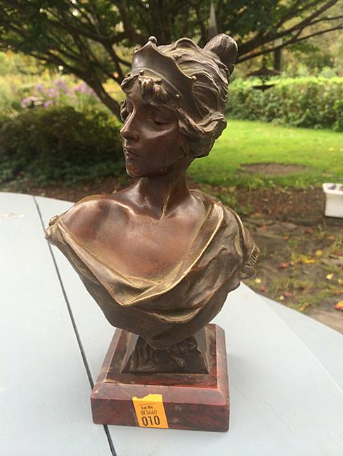 This bronze bust of a woman by the French artist Emmanuel Villanis (1858-1914) sold for $1,000 at an on-site auction held Nov.  1st in Goshen, Conn.