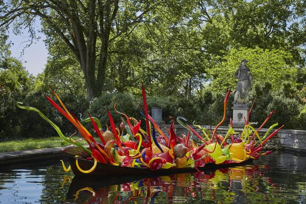 Dale Chihuly, Fiori Boat, 2018 6½ x 24½ x 8' Cheekwood Estate & Gardens, Nashville, installed 2020 