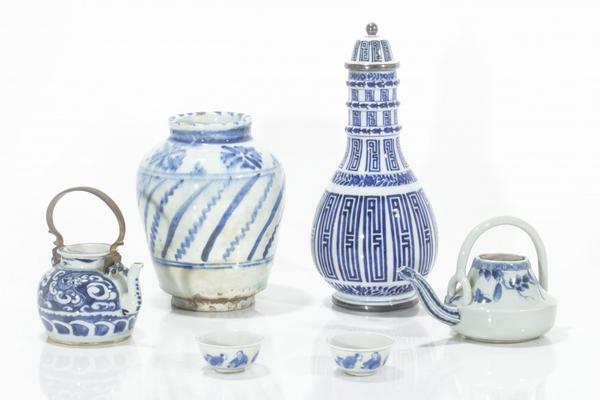 Six-piece group of Chinese blue and white tableware ($13,750).