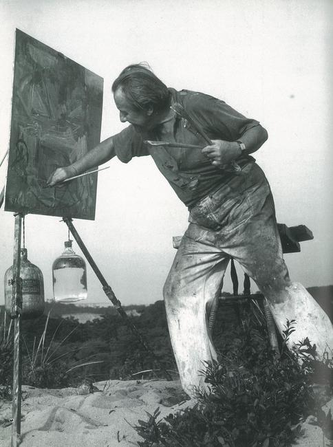 Hans Hofmann painting in the dunes, 1942.