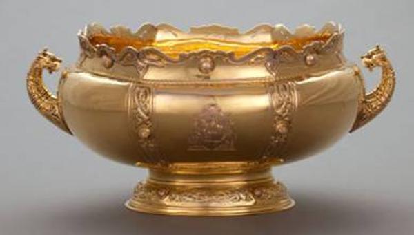 A Rattray & Co.  Scottish Gold Presentation Bowl, circa 1931, inscribed with the coat of arms of the 14th Earl of Strathmore, and the house’s motto, IN TE DOMINE SPERAVI, is expected to bring $50,000+ as the top lot of Heritage Auctions’ Dec.  7 Silver & Vertu Signature® Auction.