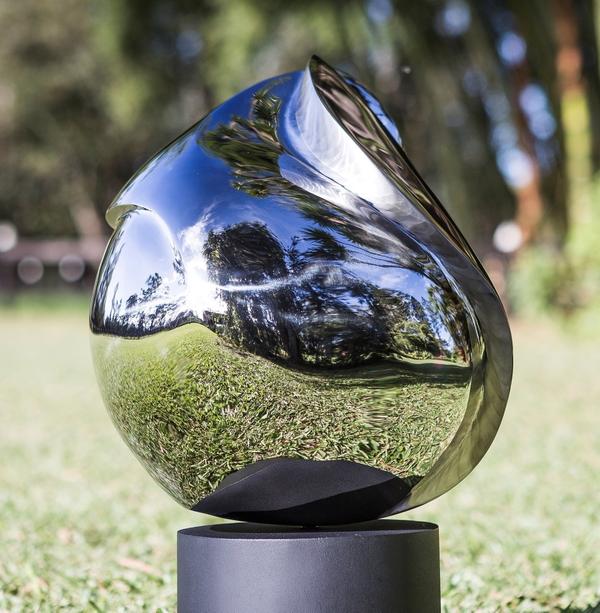 “Dreams” – a highly polish, stainless steel sculpture by Santiago Medina is now a part of the permanent collection of the Stanford University Lucille Packard Children's Hospital in Palo Alto, California.