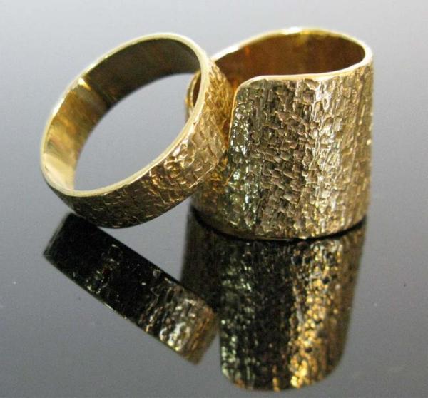 This matched pair of modernist, 14k gold wedding bands by celebrated Greenwich Village designer, Sam Kramer, are estimated to realize $1,000 - $2,000 by E.M.  Wallace as part of the Summer Delights auction, with online bidding offered by Invaluable.