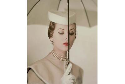 Erwin Blumenfeld, Alternate of the Vogue U.S.A.  cover, March 15th, 1950 © The Estate of Erwin Blumenfeld.  Courtesy of the Nicéphore Niépce Museum, Chalon sur Saône, France.