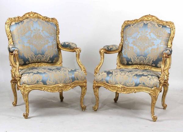 Easily the top lot of the auction was the set of French fauteuils a la reine armchairs, circa 1755-1760, which sold for $225,000.