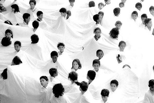 Lygia Pape (Brazilian, 1927-2004).  Divisor (Divider), 1968.  Performance at Museu de Arte Moderna, Rio de Janeiro, 1990.  Photo by Paula Pape.  © Projeto Lygia Pape