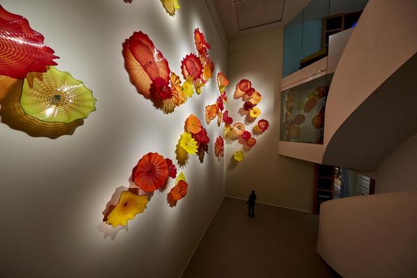 Dale Chihuly, Grand Stairwell Installation, 2018 23 x 64 ½ x 2’ Groninger Museum, Groningen, Netherlands Photographer Credit: Scott Mitchell Leen © Chihuly Studio.  All Rights Reserved.  