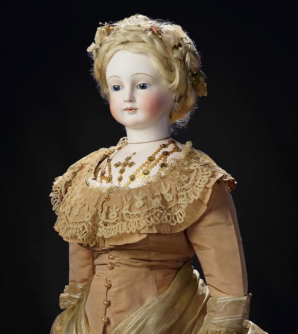 The very rare French doll by Rochard sells for $333,500 and captures a new world record for a doll at auction at a recent Theriault's event.