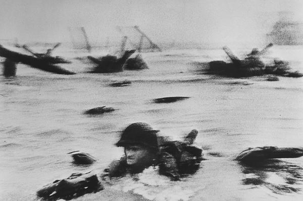 France.  Normandy.  June 6th, 1944.  US troops assault Omaha Beach during the D-Day landings (first assault).  © Robert Capa © International Center of Photography / Magnum Photos