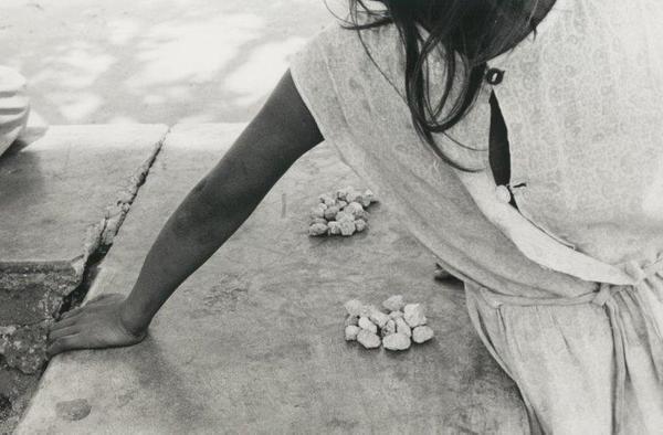 COLETTE URBAJTEL, Juego de Piedras 1988 gelatin silver print 8 x 10