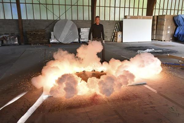 Creation of a gunpowder work.  Photo by Kazuo Ono, courtesy Cai Studio