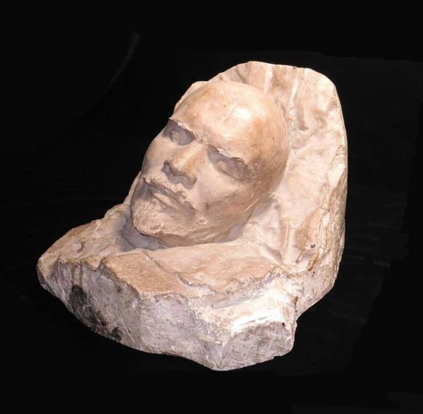 Monumental plaster death mask of Vladimir Lenin taken by the Soviet artist Sergei Merkurov shortly after Lenin’s death in 1924, one of only 14 in existence (est.  $15,000-$17,000).