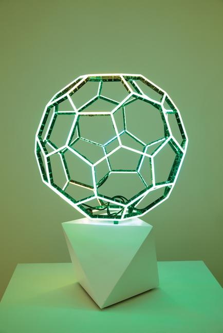 Leo Villareal, Buckyball, 2015 