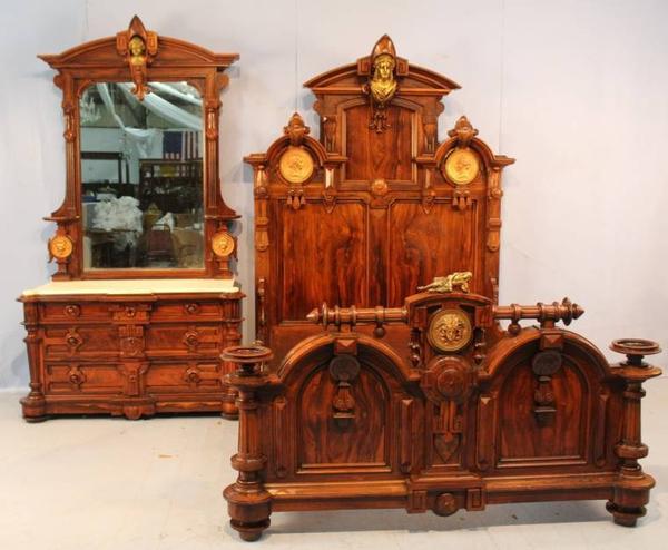 Gorgeous rosewood Victorian bedroom suite, made by the renowned 19th century New York cabinetmaker Pottier & Stymus.  