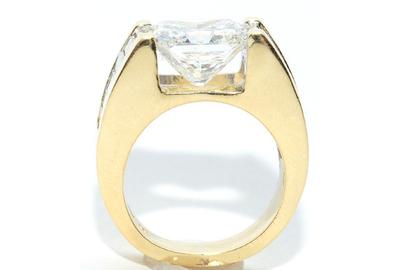 An 18kt White Gold and 5.18ct.  Diamond Ring