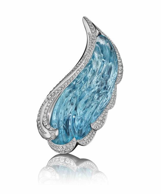 “Feather” Aquamarine and Diamond Brooch by Naomi Sarna, featuring a 91.64 ct.  aquamarine.