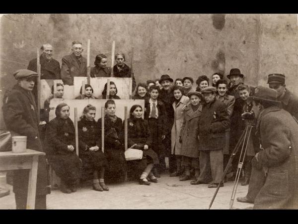 HENRYK ROSS PHOTOGRAPHING FOR IDENTIFICATION CARDS, JEWISH ADMINISTRATION, DEPARTMENT OF STATISTICS, 1940 Gelatin silver print.  Collection of the Art Gallery of Ontario.  Gift from Archive of Modern Conflict, 2007.  © Art Gallery of Ontario, 2017.