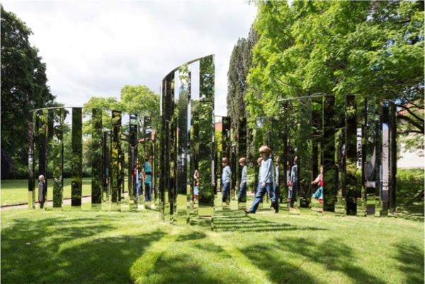 Jeppe Hein, Semicircular Mirror Labyrinth NY, 2015.  High polished stainless steel and aluminum.  106 1/4 x 346 1/2 x 338 1/2 inches (270 x 880 x 860 cm).  © Jeppe Hein, courtesy 303 Gallery, New York, KÖNIG GALERIE, Berlin, and Galleri Nicolai Wallner, Copenhagen 