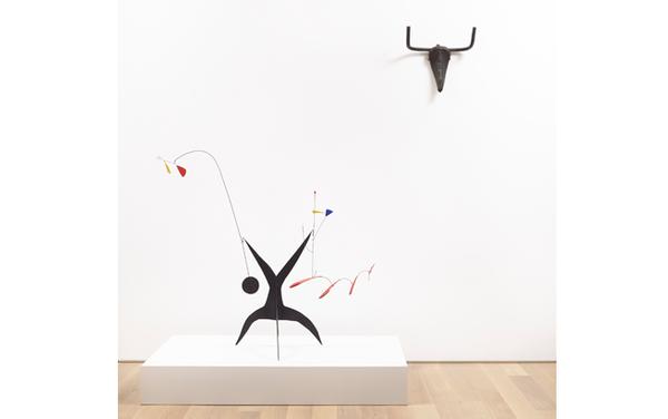 Alexander Calder (1898-1976).  Untitled, c.  1942.  Sheet metal, wire and paint, 116x140x48.3 cm.  Calder Foundation, New York©2019 Calder Foundation, New York / VEGAP, Madrid.  Pablo Picasso (188 -1973).  Tête de taureau [Bull’s Head].  Paris 1942.  Bronze, 42x41x15 cm.Fundación Almine y Bernard Ruiz-Picasso para el Arte.  On temporary loan to the Museo Picasso Málaga©Sucesión Pablo Picasso, VEGAP, Madrid 2019.  