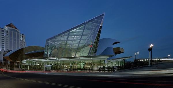 Taubman Museum of Art.  Architect: Randall Stout Architects, Inc.).  Photos: Timothy Hursley.