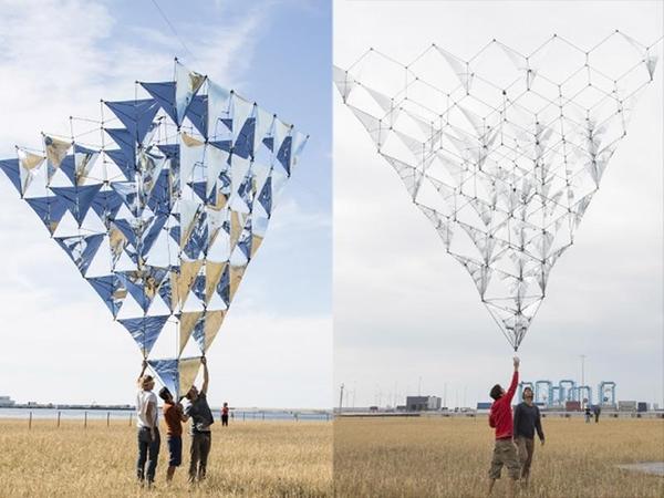 Solar Bell, 2013, taking flight.  Photo: Camilo Brau © Studio Tomás Saraceno.